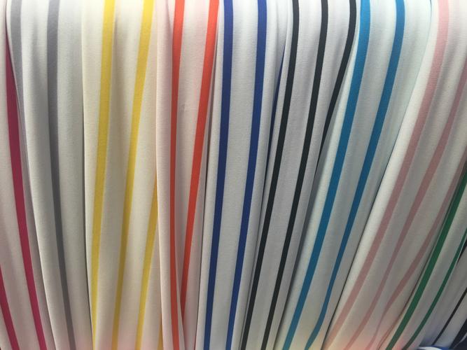 供應(yīng)產(chǎn)品 條紋面料彩條拉架布牛奶絲間條春夏女裝t恤面料品質(zhì)標(biāo)準